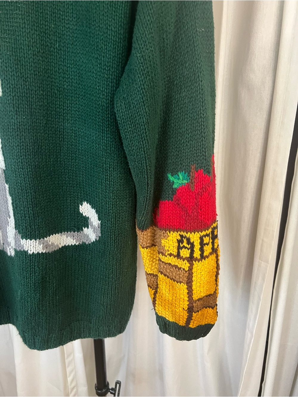 Alexandra Bartlett Vtg 80’s Maximalist Hand Knit/embroidered cat/food cardigan - Picture 15 of 15